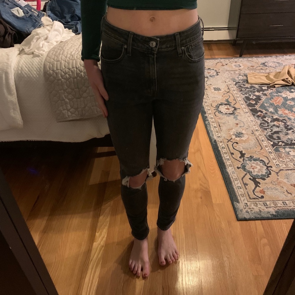 High rise Levi skinny ripped jean